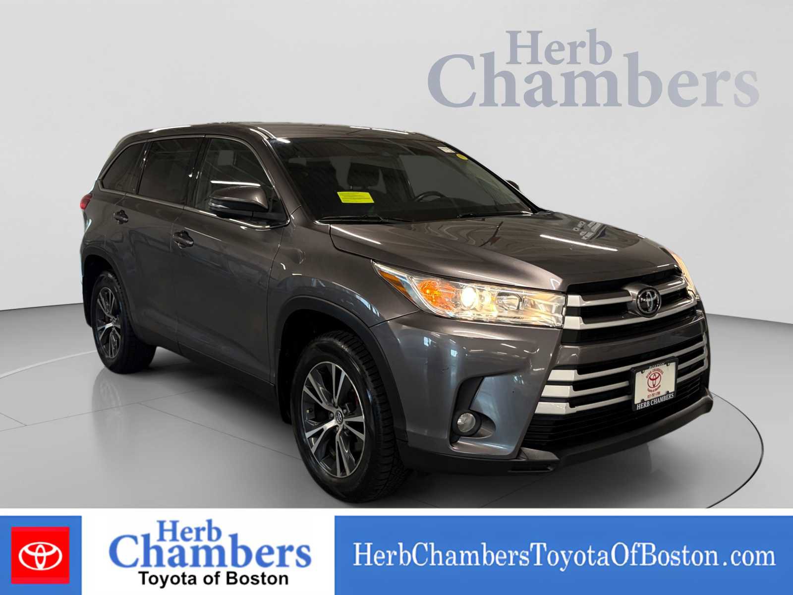 Used 2019 Toyota Highlander LE AWD/4WD image 1