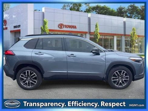 Certified 2026 Toyota Corolla Cross XLE image 5