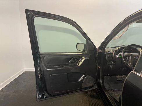 Used 2005 Ford Escape Limited image 7