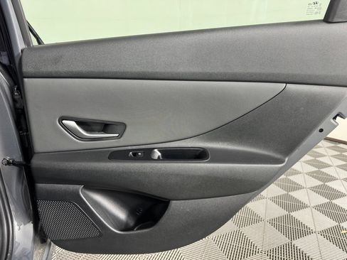 Used 2025 Hyundai Elantra Limited FWD image 31