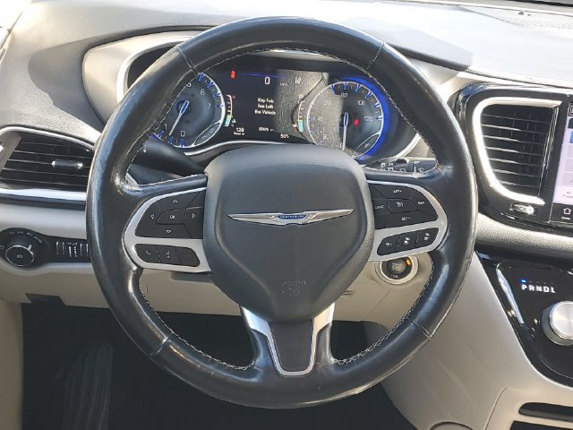 Used 2021 Chrysler Pacifica Touring-L FWD image 15