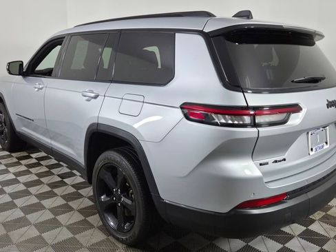 Used 2023 Jeep Grand Cherokee L Laredo image 7