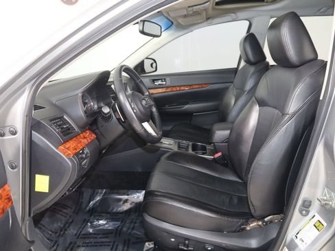 Used 2011 Subaru Outback 2.5i Limited w/ PWR Moonroof Pkg image 11