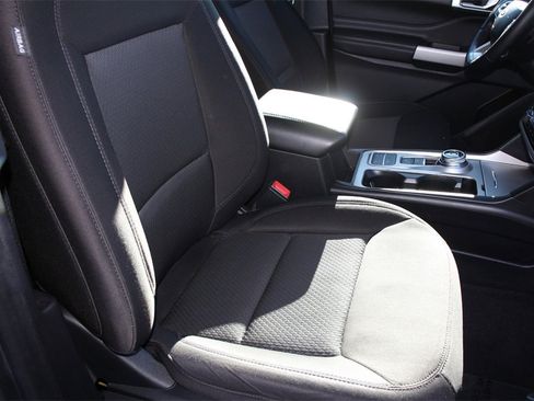 Used 2022 Ford Explorer XLT image 27