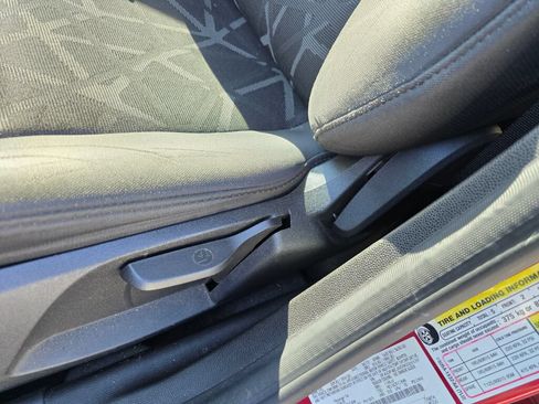 Used 2013 Ford Fiesta SE FWD image 25