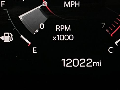 Used 2025 GMC Yukon XL Denali image 16