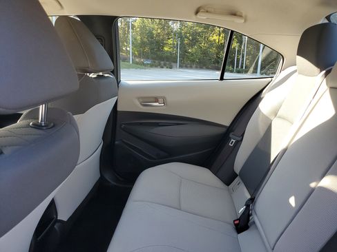 Used 2021 Toyota Corolla LE image 10