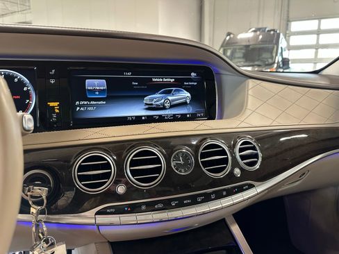 Used 2017 Mercedes-Benz S 550 Sedan image 25