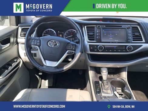 Used 2017 Toyota Highlander XLE w/ Carpet Mat Package AWD/4WD image 19