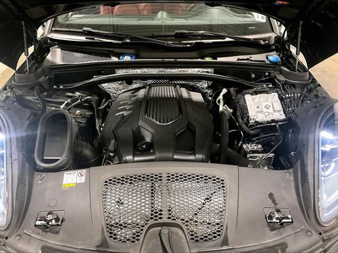 Certified 2023 Porsche Macan AWD/4WD image 15