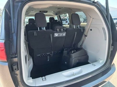 Used 2018 Chrysler Pacifica Touring Plus w/ Tire & Wheel Group FWD image 14