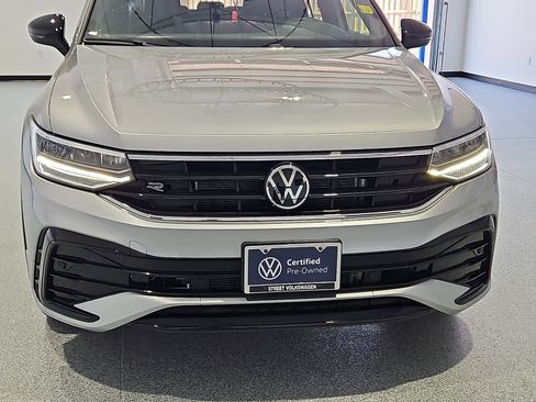 Certified 2024 Volkswagen Tiguan SE R-Line w/ MDO Package, Three-Row FWD image 10