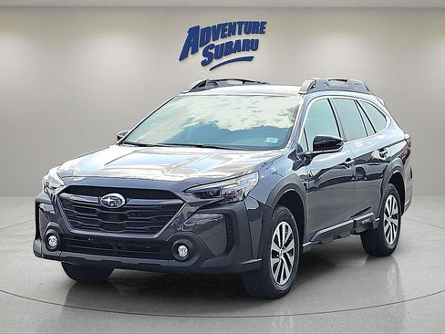 Used 2025 Subaru Outback Premium image 2