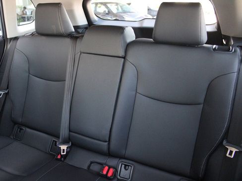 Used 2026 Toyota Corolla Cross XLE w/ Convenience Package FWD image 9