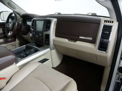 Used 2017 RAM 1500 Laramie AWD/4WD image 16