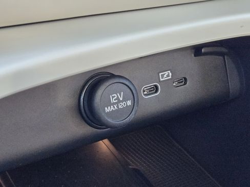 New 2025 Volvo XC40 B5 Ultra w/ Protection Package image 29