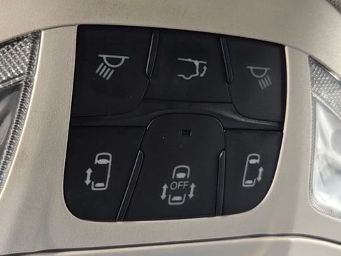 Used 2017 Chrysler Pacifica Touring-L FWD image 8