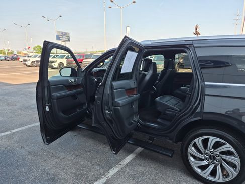 Used 2023 Lincoln Navigator Reserve AWD/4WD image 15