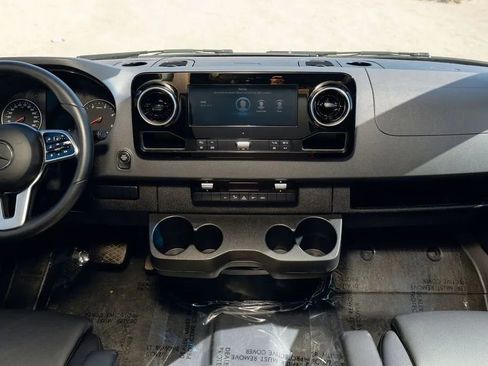 Used 2021 Mercedes-Benz Sprinter 2500 image 59