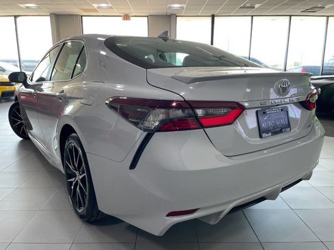Used 2024 Toyota Camry SE image 5