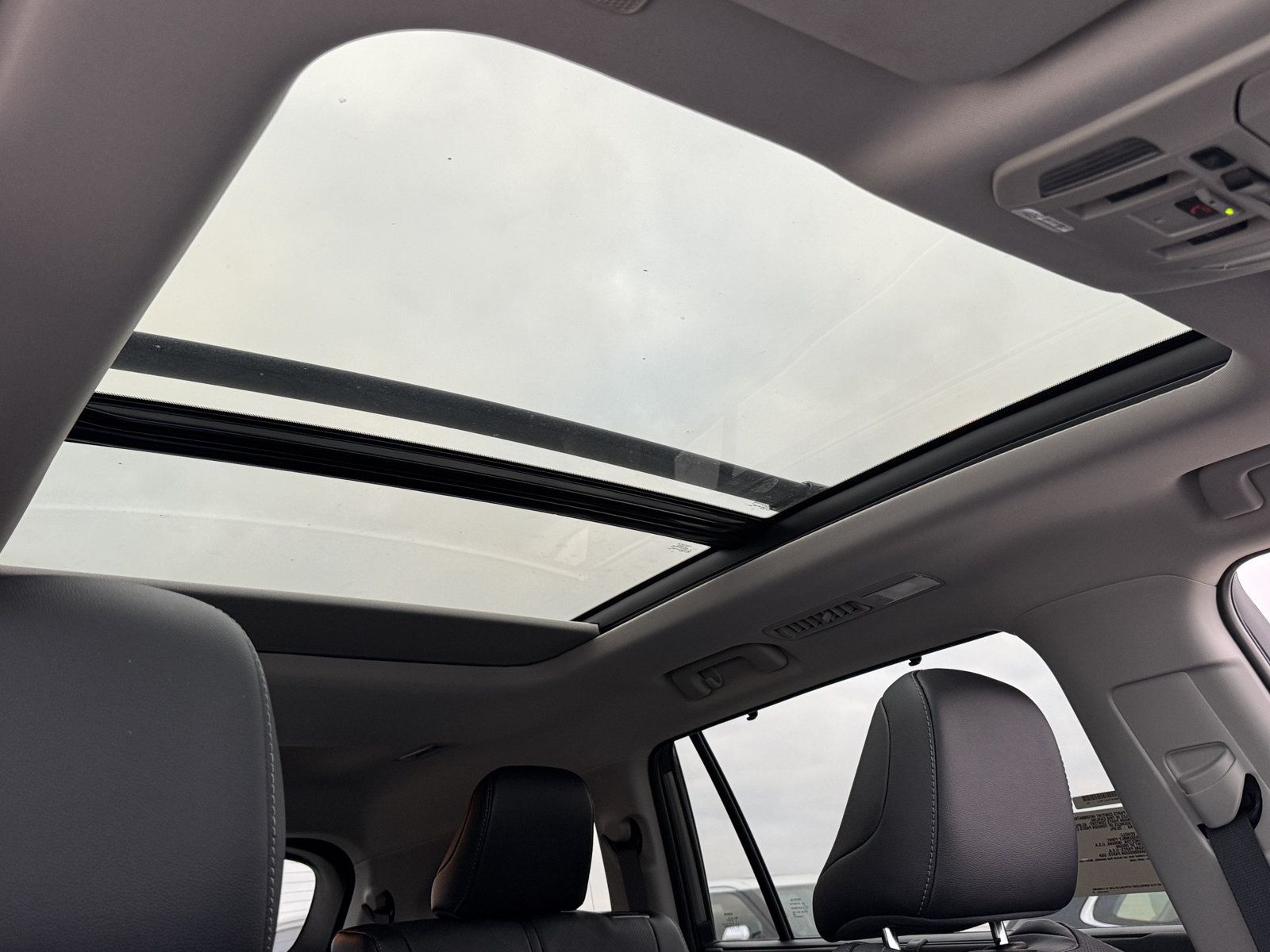 New 2026 Toyota Highlander Platinum AWD/4WD image 3