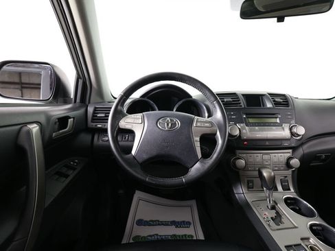 Used 2010 Toyota Highlander SE AWD/4WD image 25