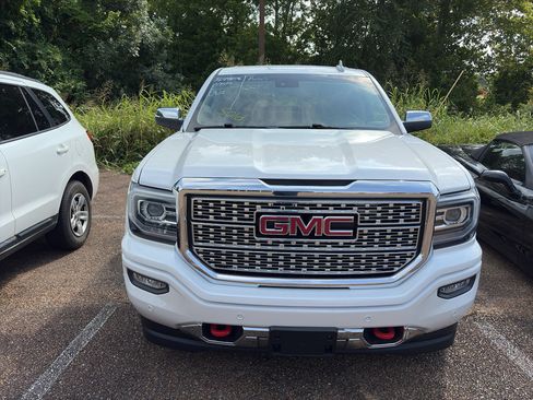 Used 2018 GMC Sierra 1500 Denali w/ Denali Ultimate Package AWD/4WD image 2