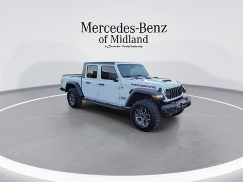 Used 2024 Jeep Gladiator Mojave w/ Technology Group image 2