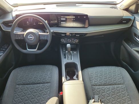 Certified 2025 Nissan Kicks SV FWD image 13