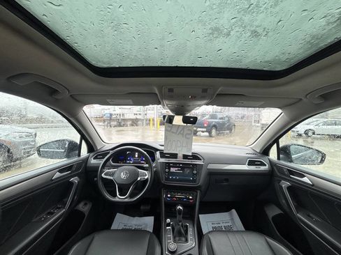 Used 2022 Volkswagen Tiguan SE w/ Panoramic Sunroof Package image 13