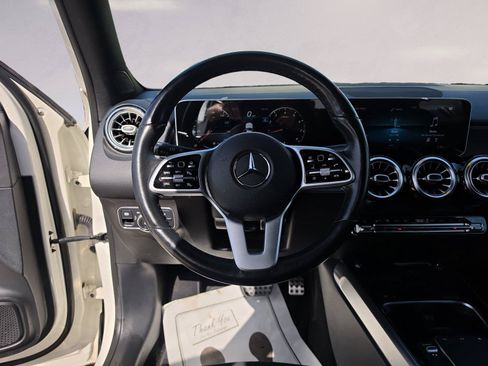 Used 2021 Mercedes-Benz GLB 250 4MATIC image 12