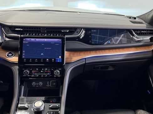 New 2025 Jeep Grand Cherokee Summit image 31