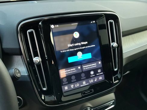 New 2026 Volvo XC40 B5 Plus w/ Protection Package Premier AWD/4WD image 17