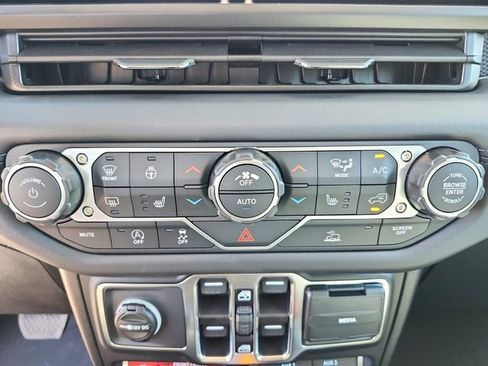 New 2026 Jeep Gladiator Rubicon AWD/4WD image 31
