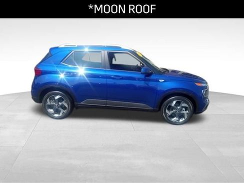 Used 2022 Hyundai Venue SEL image 5