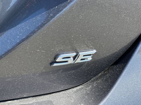 Used 2020 Toyota Camry SE FWD image 23