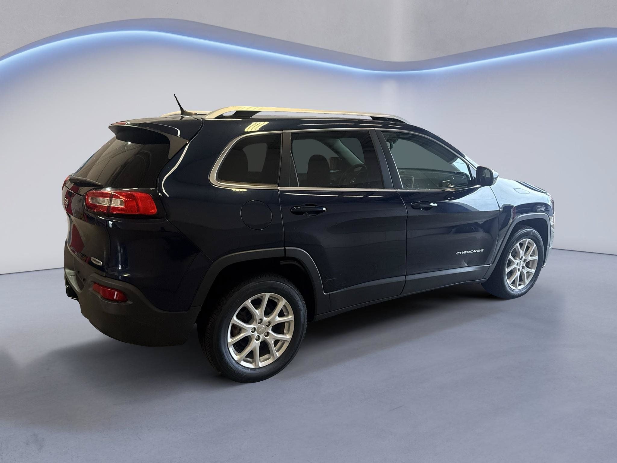 Used 2014 Jeep Cherokee Latitude w/ Cold Weather Group FWD image 8