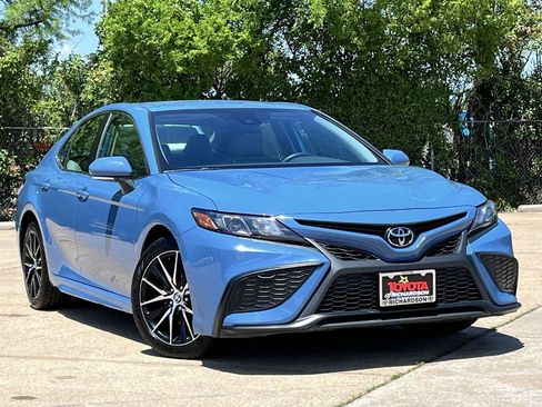 Used 2024 Toyota Camry SE FWD image 2
