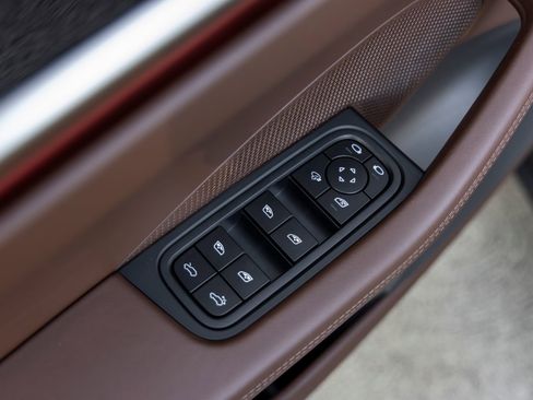 Certified 2026 Porsche Macan Electric RWD image 22