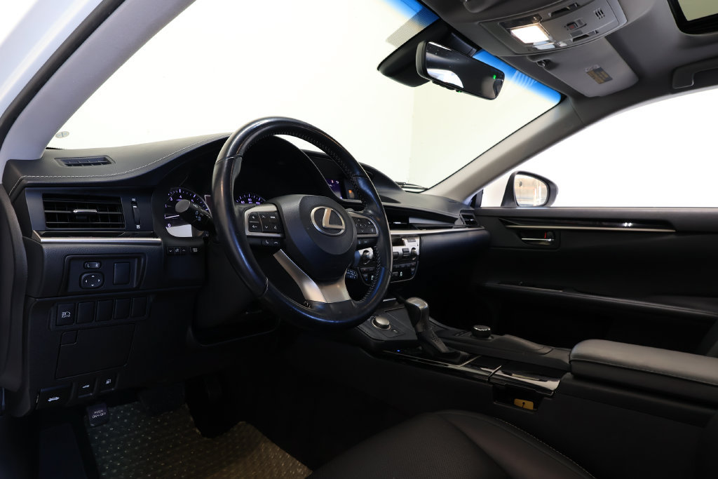 Used 2017 Lexus ES 350 w/ Accessory Package 2 FWD image 16