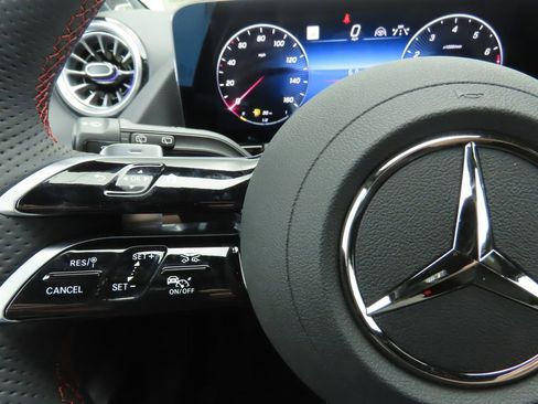 Certified 2025 Mercedes-Benz GLA 250 image 11