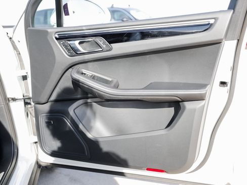 Certified 2024 Porsche Macan S image 27