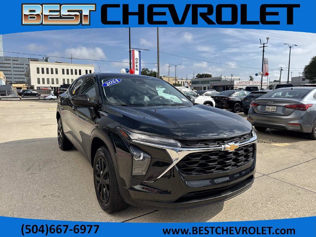 Used 2024 Chevrolet Trax LS FWD image 1