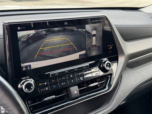 Used 2020 Toyota Highlander Limited image 26