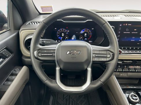 Used 2025 Chevrolet Colorado ZR2 w/ Technology Package AWD/4WD image 15