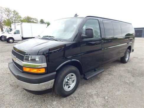Used 2022 Chevrolet Express 3500 LT w/ LT Preferred Equipment Group RWD image 3