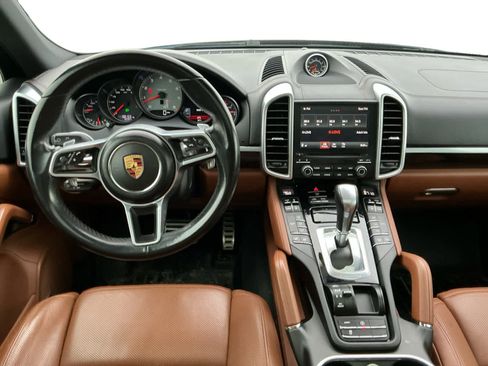 Used 2017 Porsche Cayenne S image 10