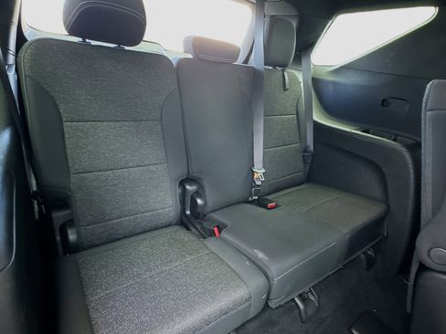 Used 2025 Chevrolet Traverse LT image 18