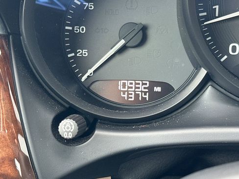 Certified 2023 Porsche Macan Turbo image 33