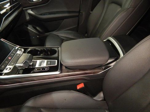 Used 2023 Audi Q8 Premium Plus image 19